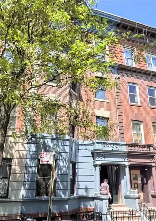 220 Kingston Avenue, Brooklyn, NY 11213