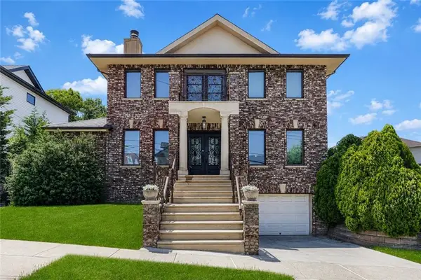 14 Walnut Place, Staten  Island, NY 10306
