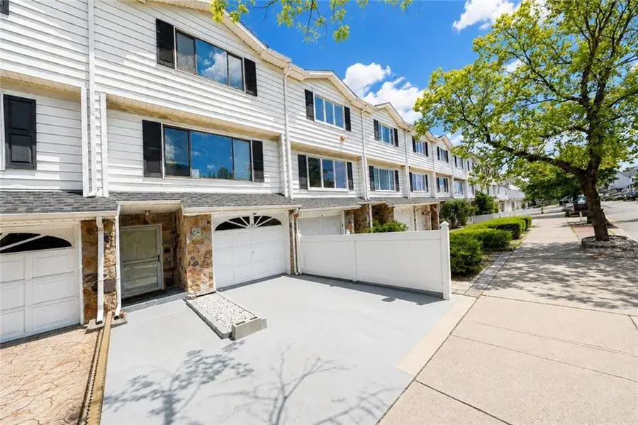 3 Carlyle Green, Staten Island, NY 10312 - #2