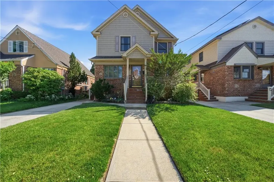 64 Coventry Gdns, Lynbrook, NY 11563 - #3