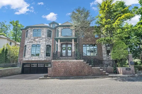 18 Ivan Court, Staten  Island, NY 10309