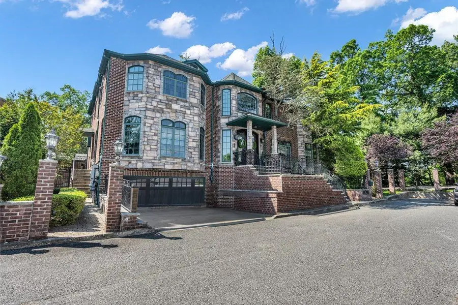 18 Ivan Court, Staten Island, NY 10309 - #2