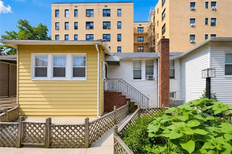 30 W End #6 Avenue, Brooklyn, NY 11235 - #2