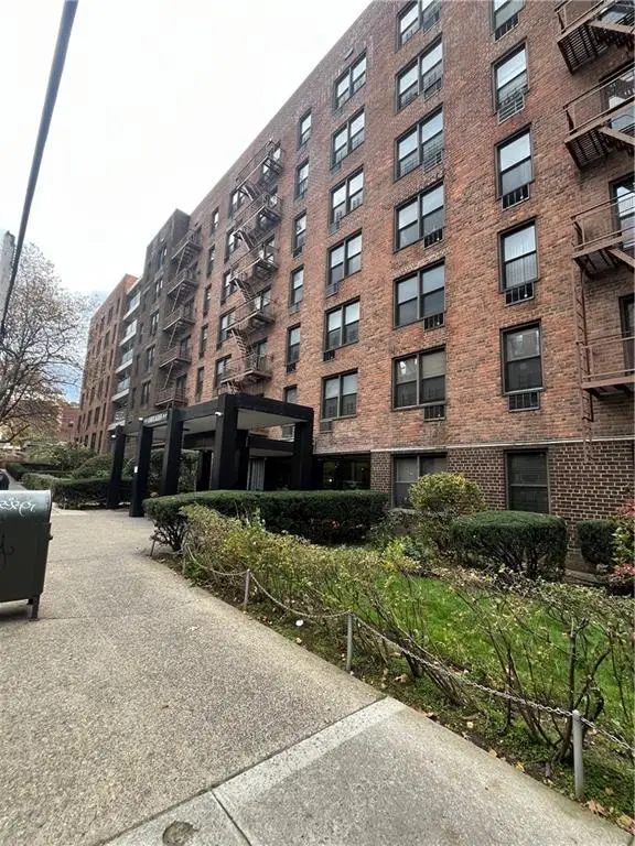 35-20 Leverich Street #B-421, Queens, NY 11372