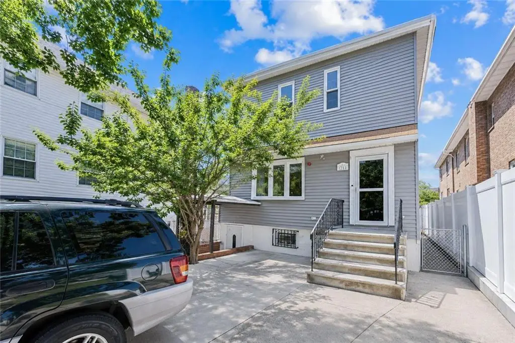 21 Father Capodanno Boulevard, Staten Island, NY 10305 - #1