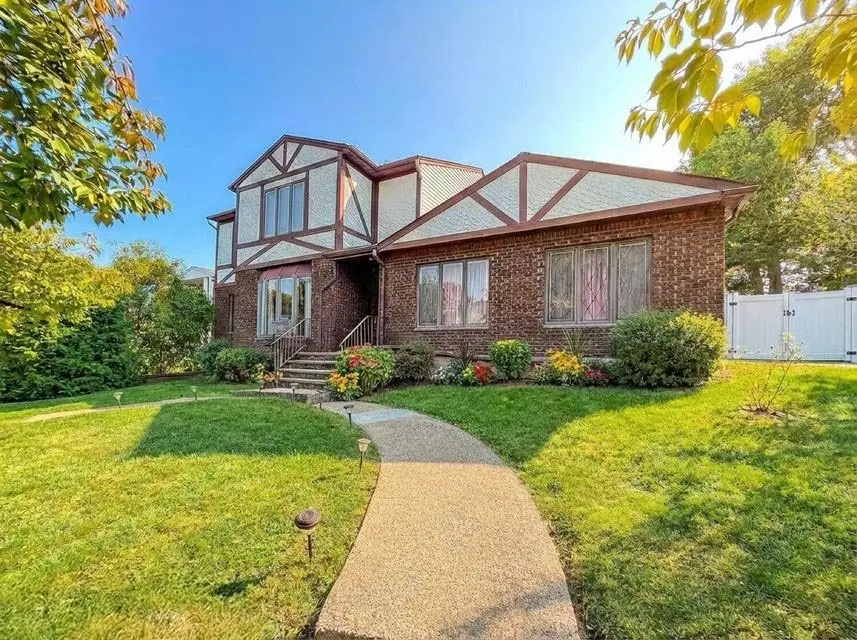 282 Boscombe Avenue, Staten Island, NY 10309 - #2