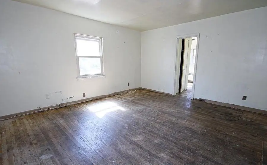 1051 Victory Boulevard, Staten Island, NY 10301 - #3