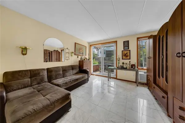 464 67th Street #2A, Brooklyn, NY 11220
