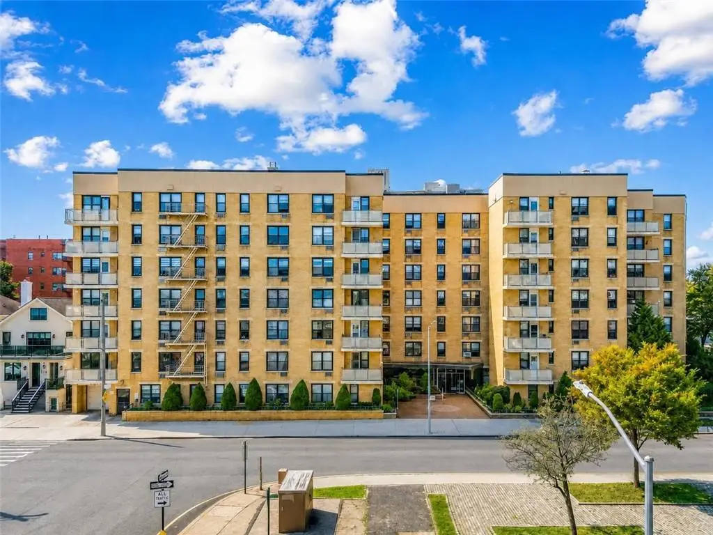 200 Corbin Place #5W, Brooklyn, NY 11235 - #1
