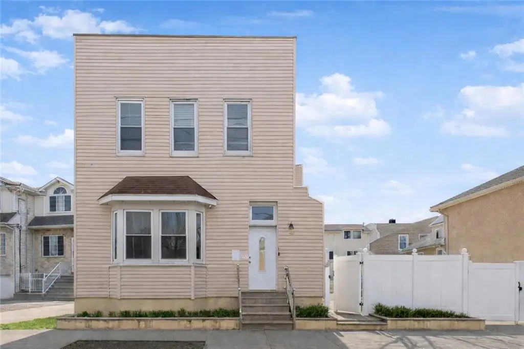 98 Robin Road, Staten Island, NY 10305 - #1