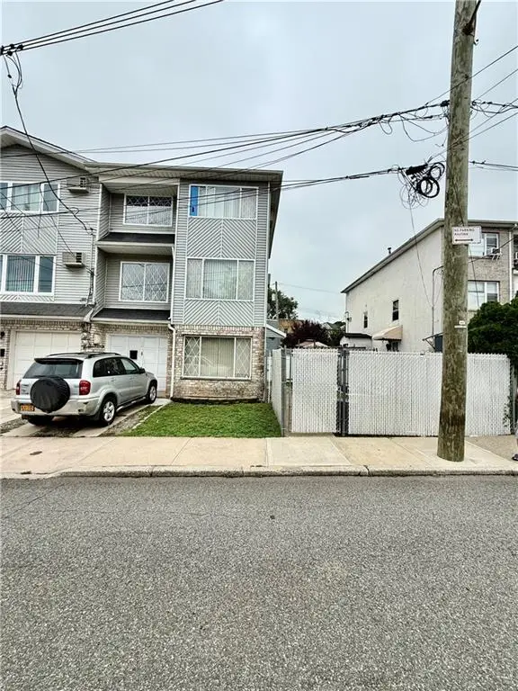 28 Smith Street, St. Island, NY 10305