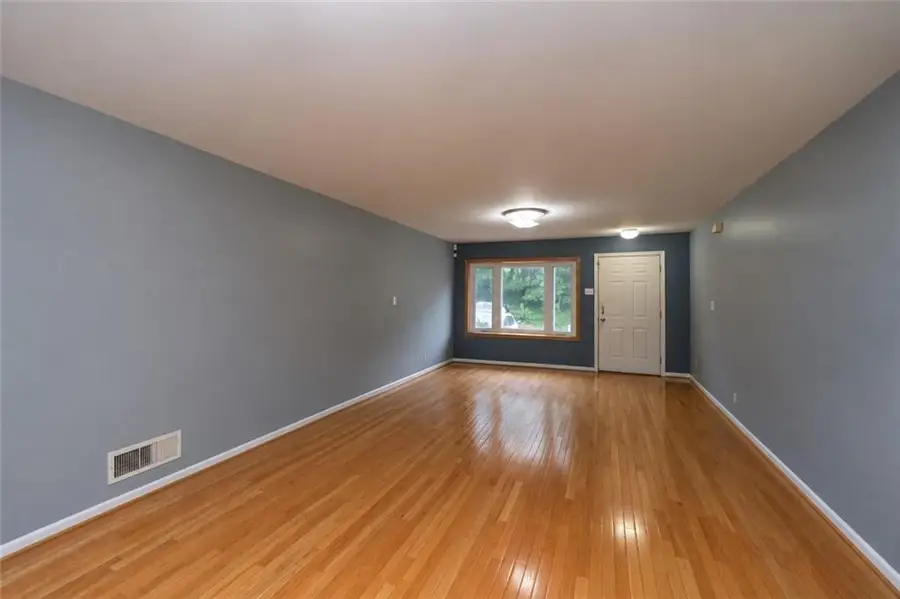 21 Kansas Avenue, Staten Island, NY 10305 - #3