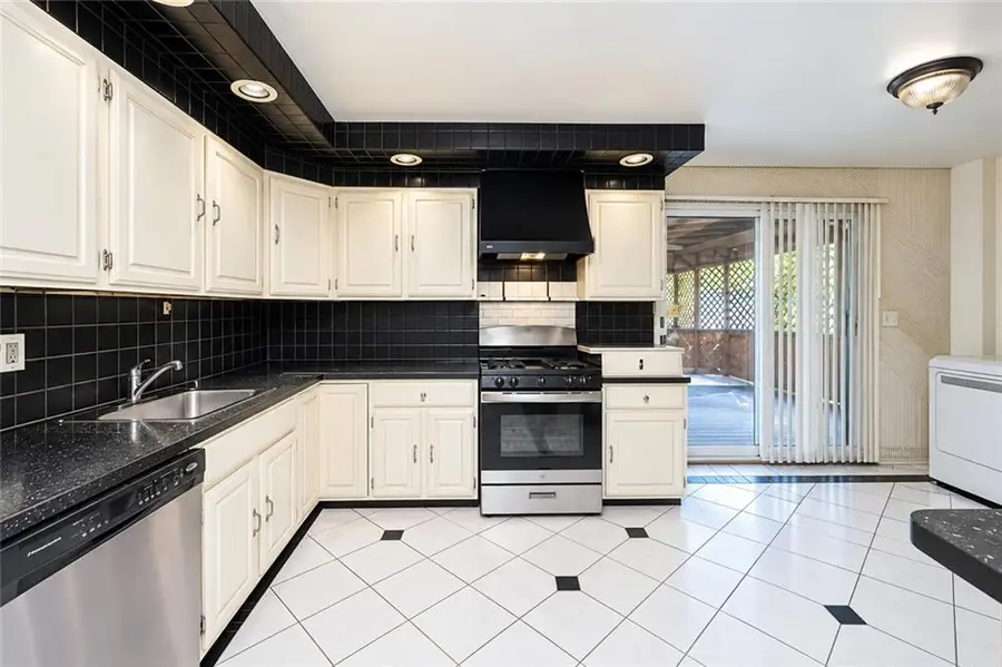 77 Simonson Avenue, Staten Island, NY 10303 - #2