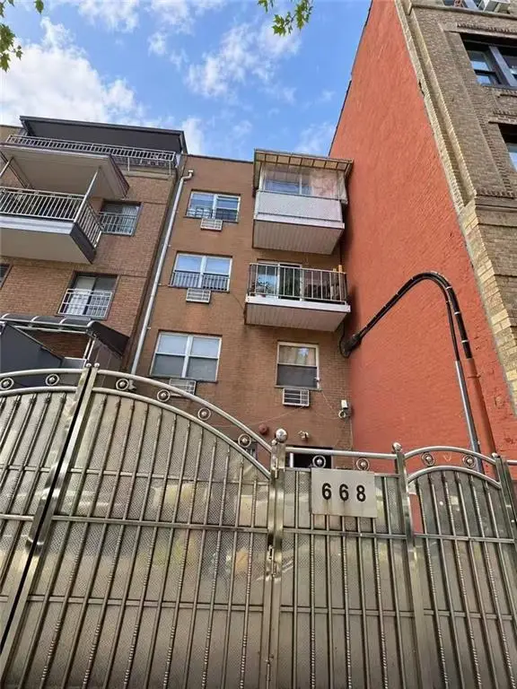 668 56th Street #3B, Brooklyn, NY 11220