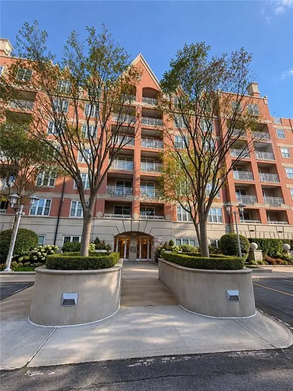 120 Oceana Drive West #5D, Brooklyn, NY 11235