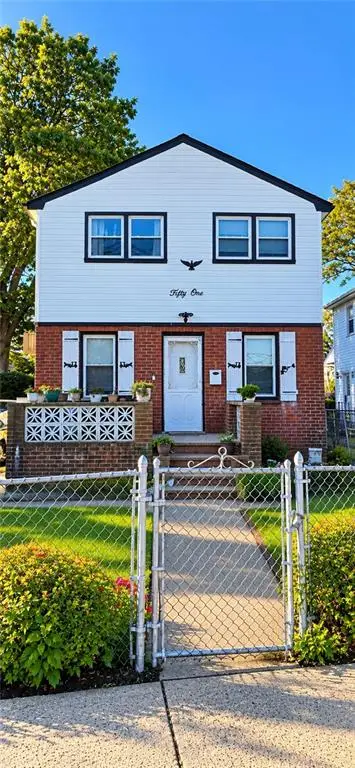 51 G Street, Valley Stream, NY 11580