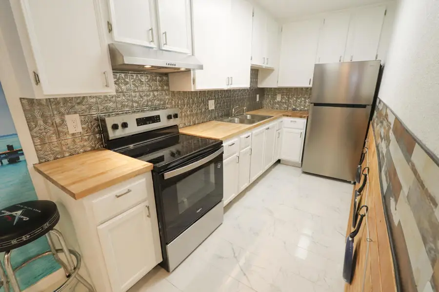 751 N Los Felices Circle W #109, Palm Springs, CA 92262 - Image #2