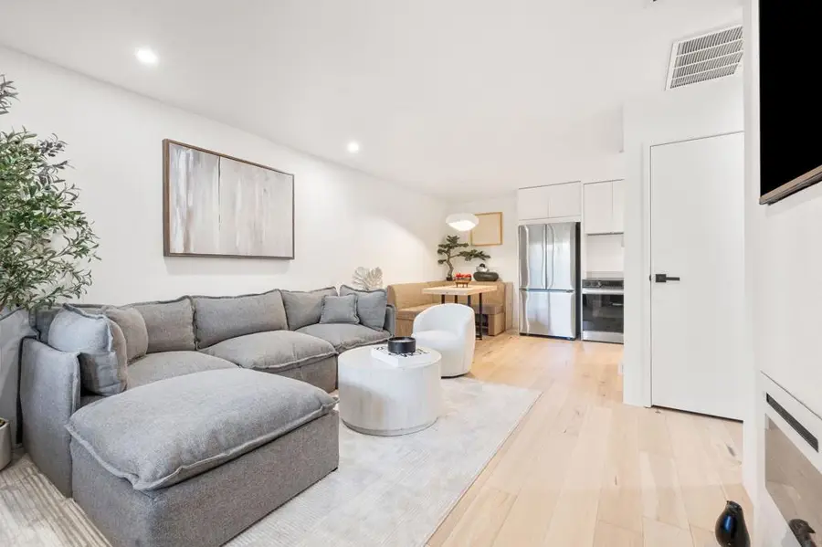 2857 N Los Felices Road #203, Palm Springs, CA 92262 - Image #2