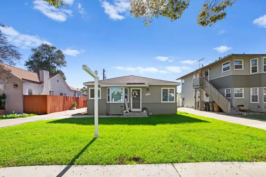 128 W Rosslynn Avenue, Fullerton, CA 92832 - Image #2