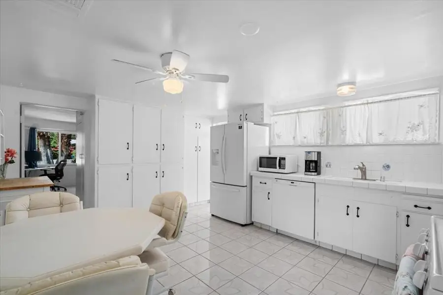 572 N Calle Marcus, Palm Springs, CA 92262 - Image #3