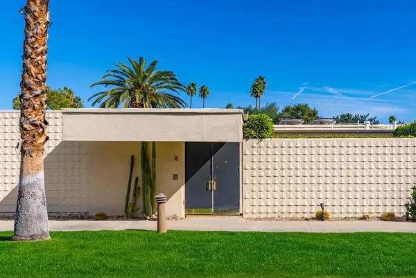 4 Lakeview Circle, Palm Springs, CA 92264