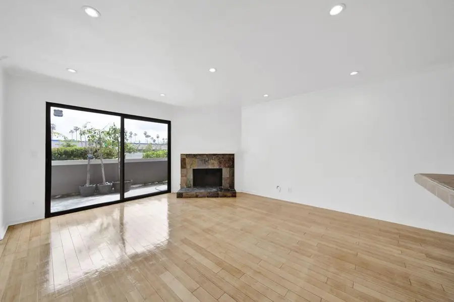 7307 Haskell Avenue #4, Van Nuys, CA 91406 - #2