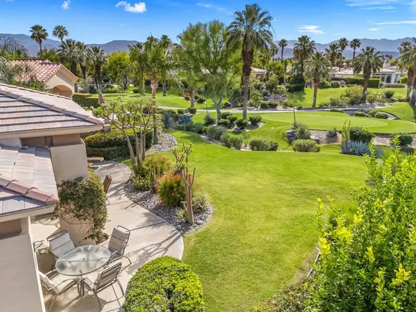 867 Arrowhead Drive, Palm Desert, CA 92211