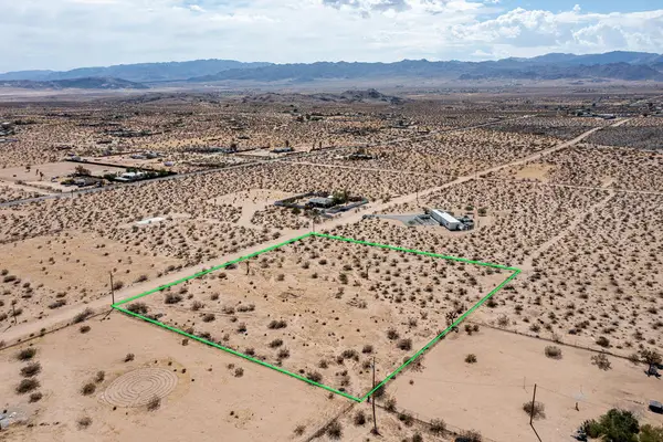 306 Stonehill Avenue, Joshua Tree, CA 92252