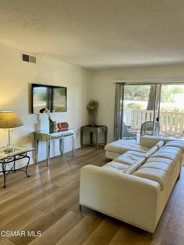 788 Pinetree Circle #13, Thousand Oaks, CA 91360 - Image #2