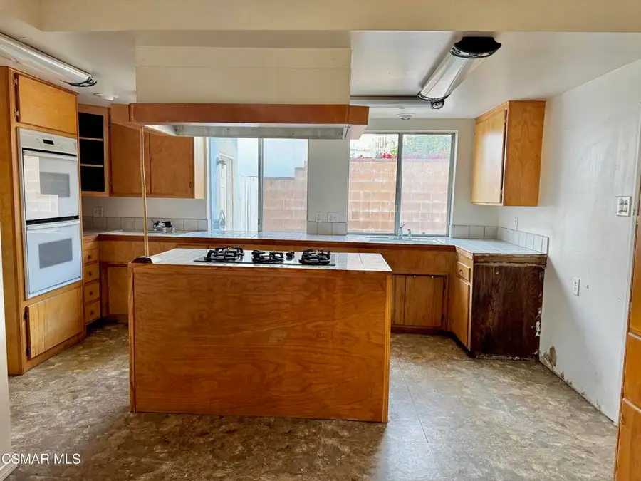 2858 Fitzgerald Road, Simi Valley, CA 93065 - Image #2