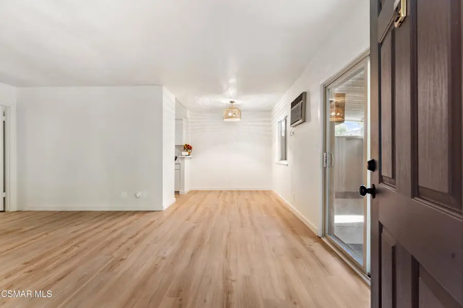 22050 Calvert Street #10, Woodland Hills, CA 91367 - #2