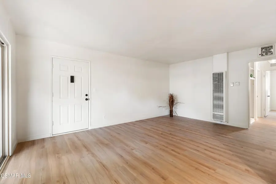 22050 Calvert Street #10, Woodland Hills, CA 91367 - #3