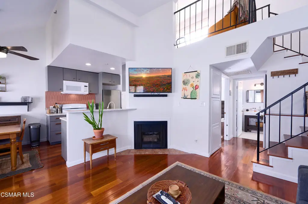 1118 E Palmer Avenue #205, Glendale, CA 91205 - Image #1