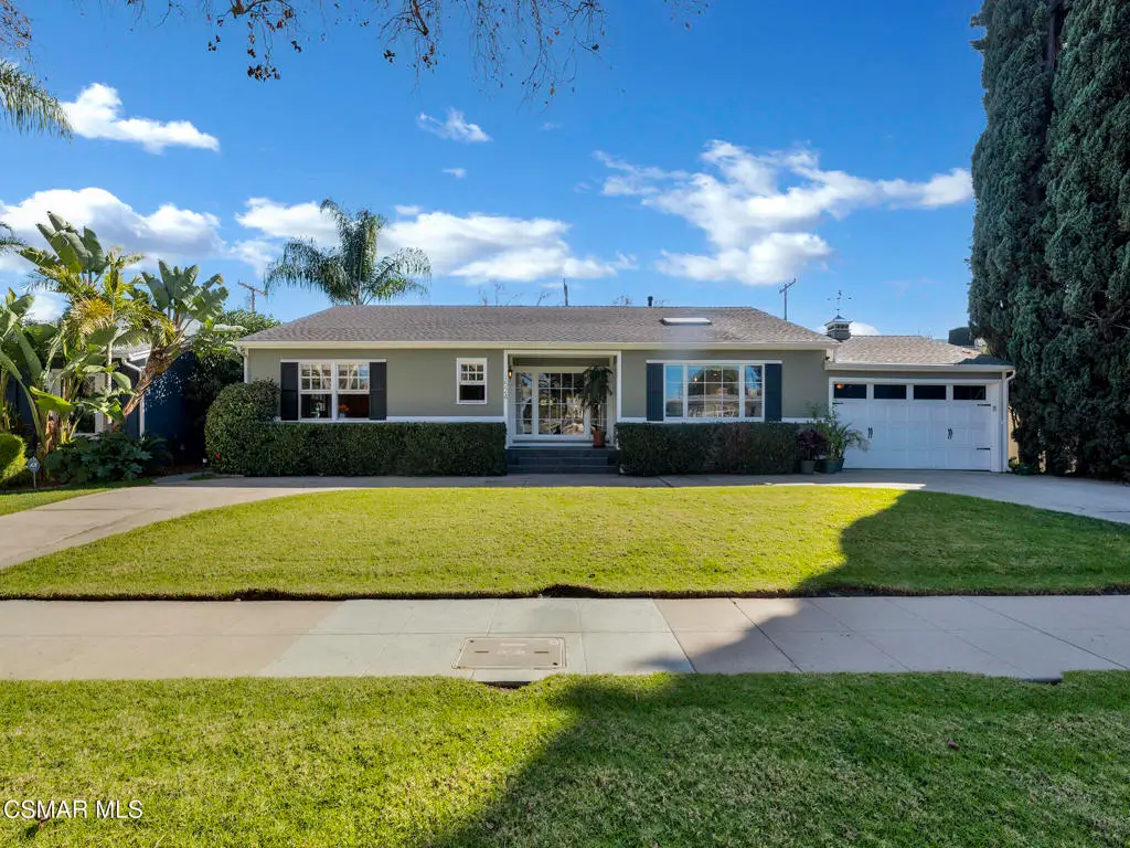 1524 W Riverside Drive, Burbank, CA 91506 - Image #1