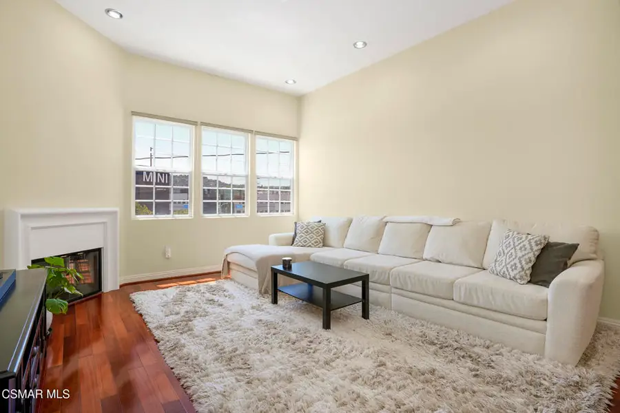 10740 Moorpark Street #304, Toluca Lake, CA 91602 - #2