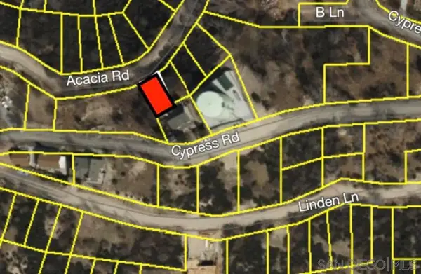 575 Acacia Rd, Cedar Glen, CA 92321