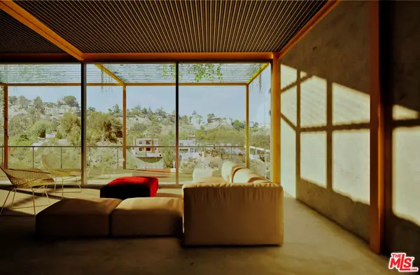 8413 Grand View Drive, Los Angeles, CA 90046