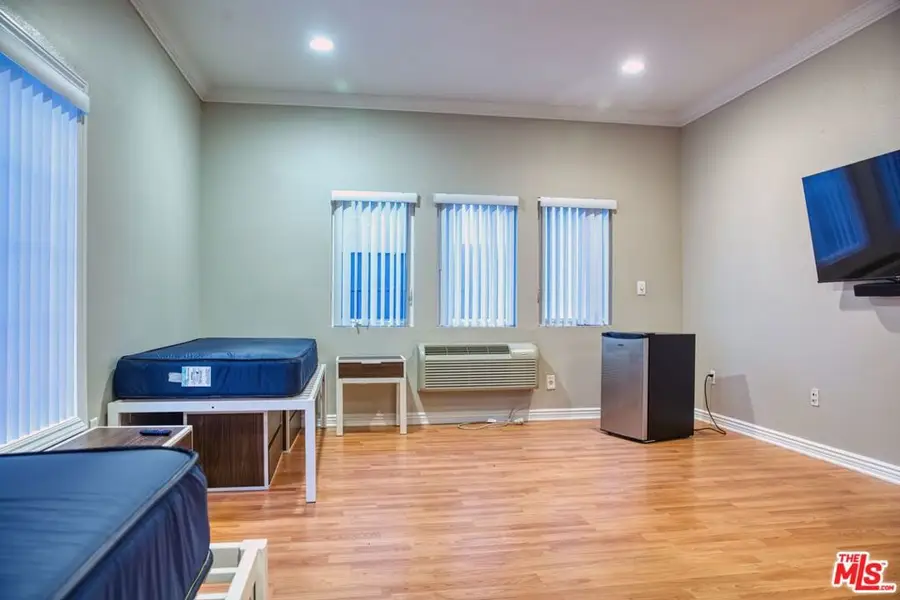 668 W 28th Street, Los Angeles, CA 90007 - Image #2