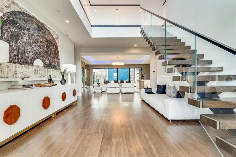 6389 Castejon, La Jolla, CA 92037 - Image #3