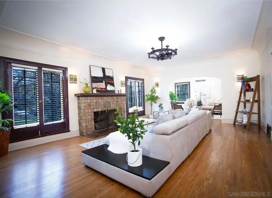 2009 S Victoria Ave, Los Angeles, CA 90016 - Image #3