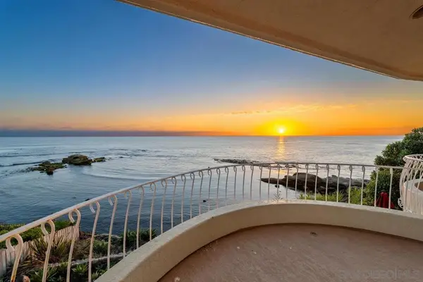 5716 Dolphin Pl, La Jolla, CA 92037