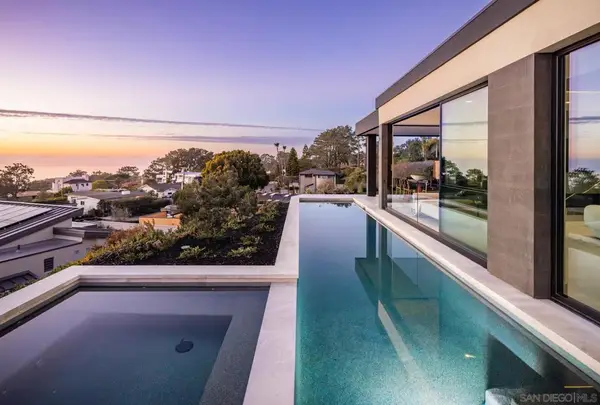 722 Amphitheatre Dr, Del Mar, CA 92014