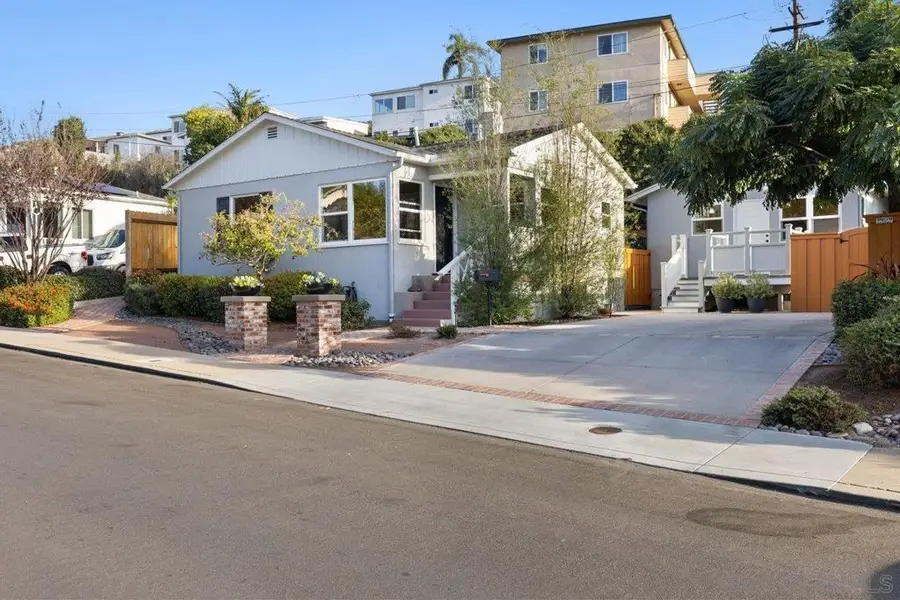 2303 Poinsettia Dr, San Diego, CA 92106 - Image #2