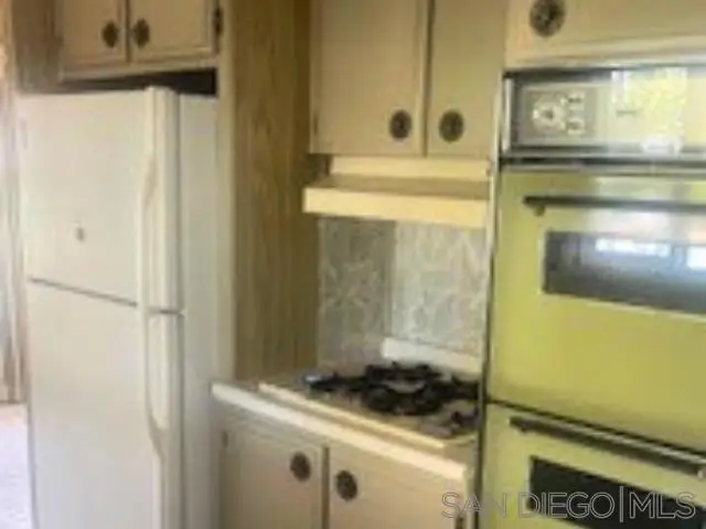 1380 Oak Hill Dr #21, Escondido, CA 92027 - Image #2