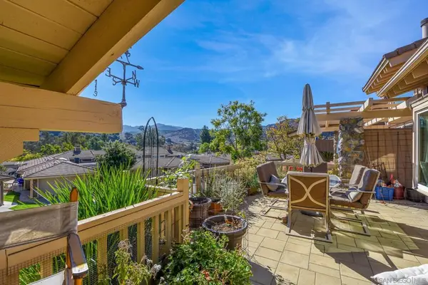 8541 Circle R Course, Escondido, CA 92026