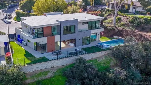 2448 Sagebrush Ct, La Jolla, CA 92037