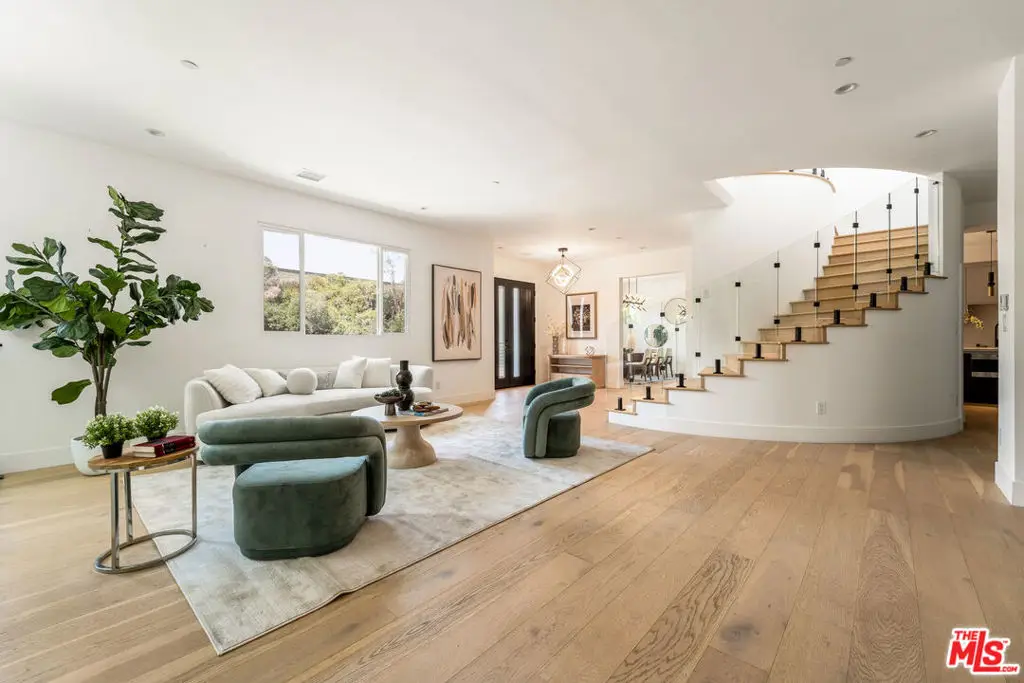 350 Mount Carmel Dr, Glendale, CA 91206 - Image #1