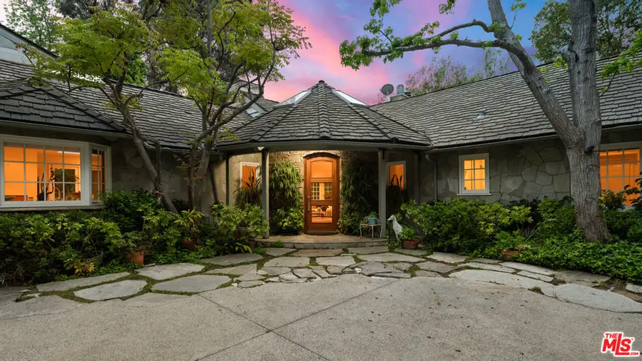 2576 Benedict Canyon Drive, Beverly Hills, CA 90210 - Image #3