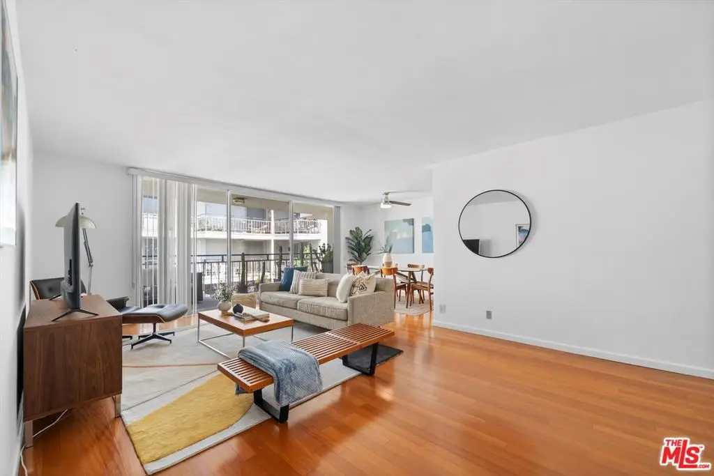 7260 Hillside Avenue #305, Los Angeles, CA 90046 - Image #1