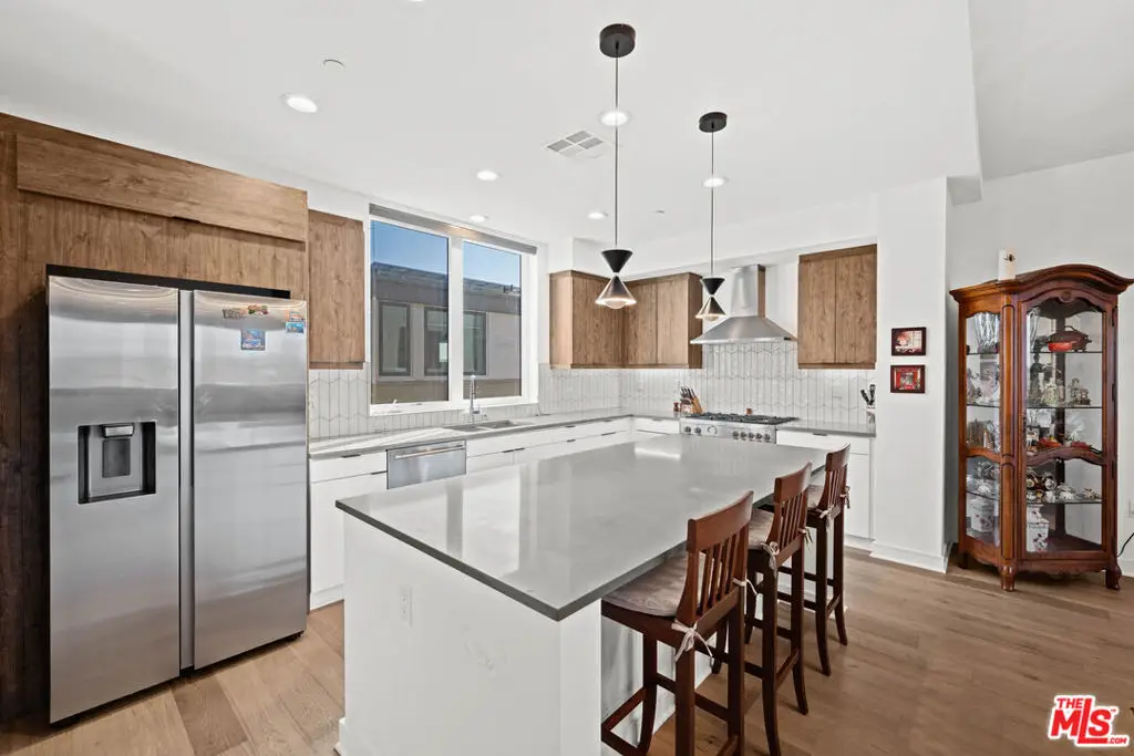 1049 N Joels Place, Los Angeles, CA 90012 - Image #1